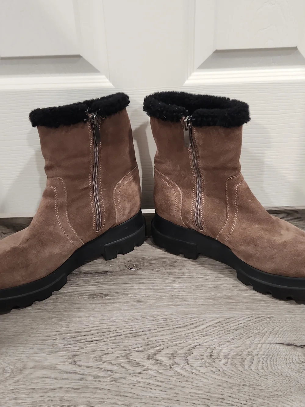 Aquatalia Kyla Brown Suede Shearling Boots 10.5 M Water Resistant Lug Sole $550
